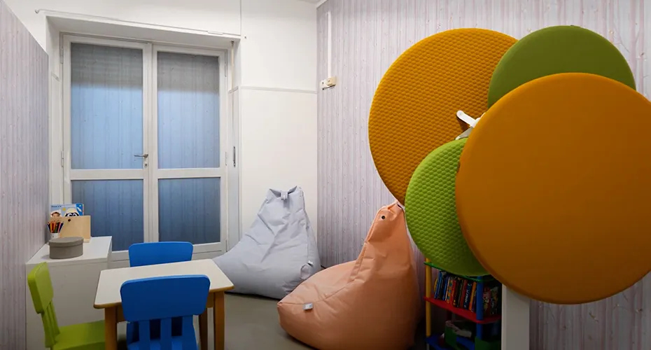 Lo spazio realizzato da mondoffice m'arreda per l'accoglienza dei bambini vittime di trauma e abusi per la fondazione forma