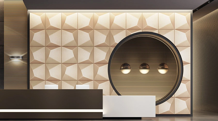 Parete 3d decorativa con rivestimento geometrico in area reception moderna