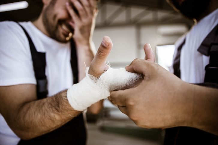 Infortunio sul lavoro mano